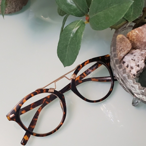 2/$25 Round Retro style readers - Picture 5 of 7